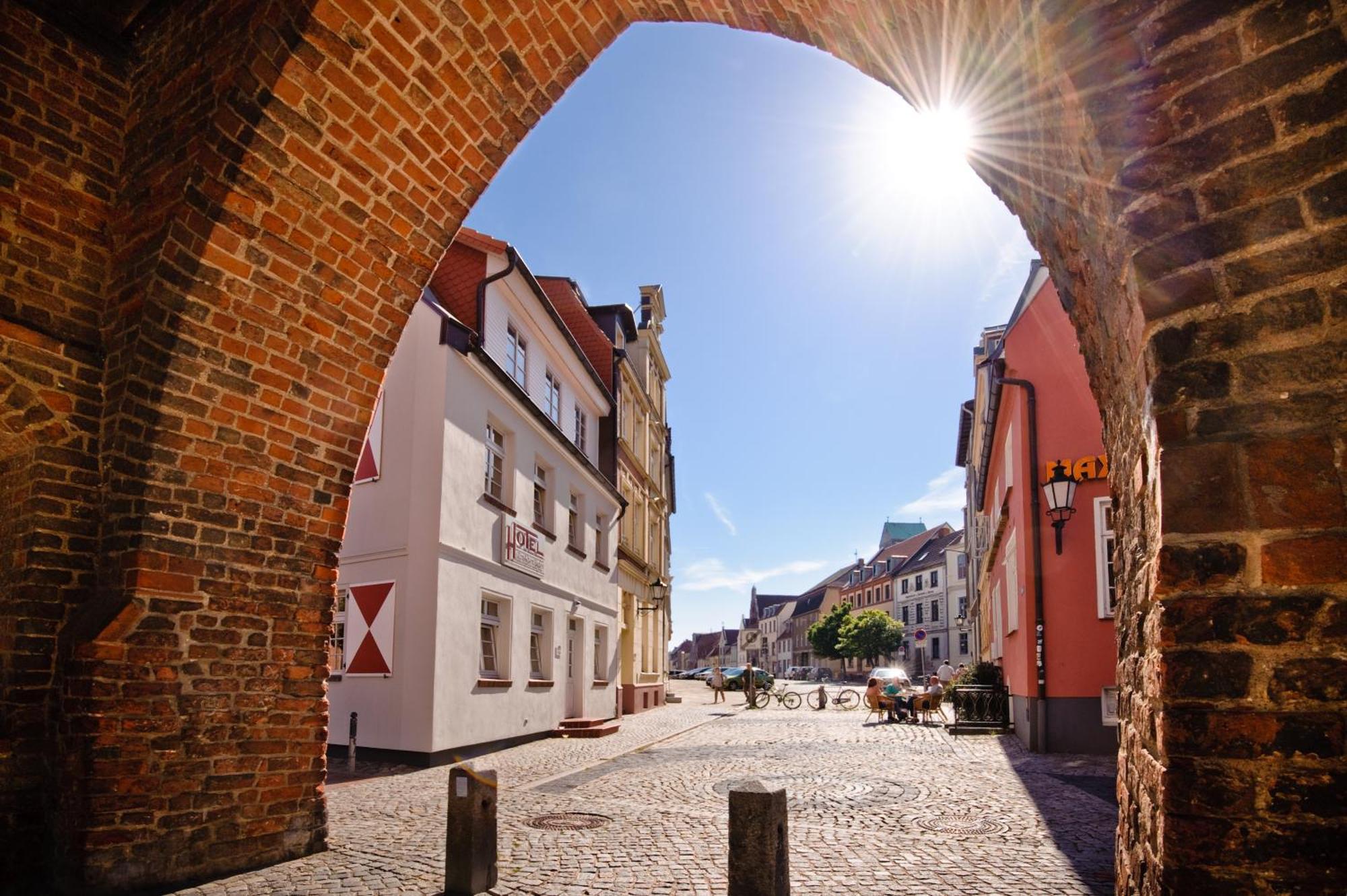 Hotel Am Alten Hafen วิสมาร์ ภายนอก รูปภาพ