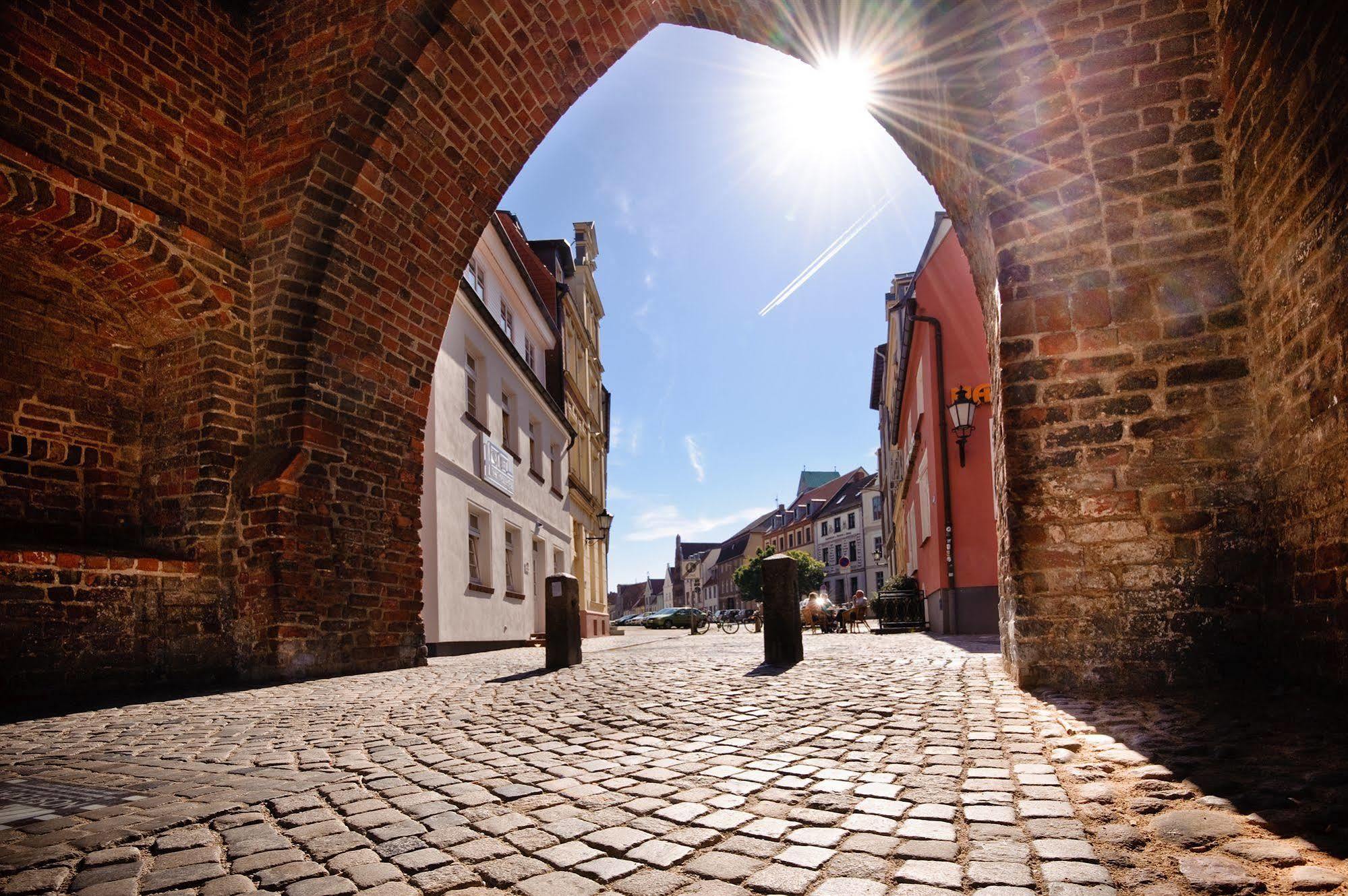 Hotel Am Alten Hafen วิสมาร์ ภายนอก รูปภาพ